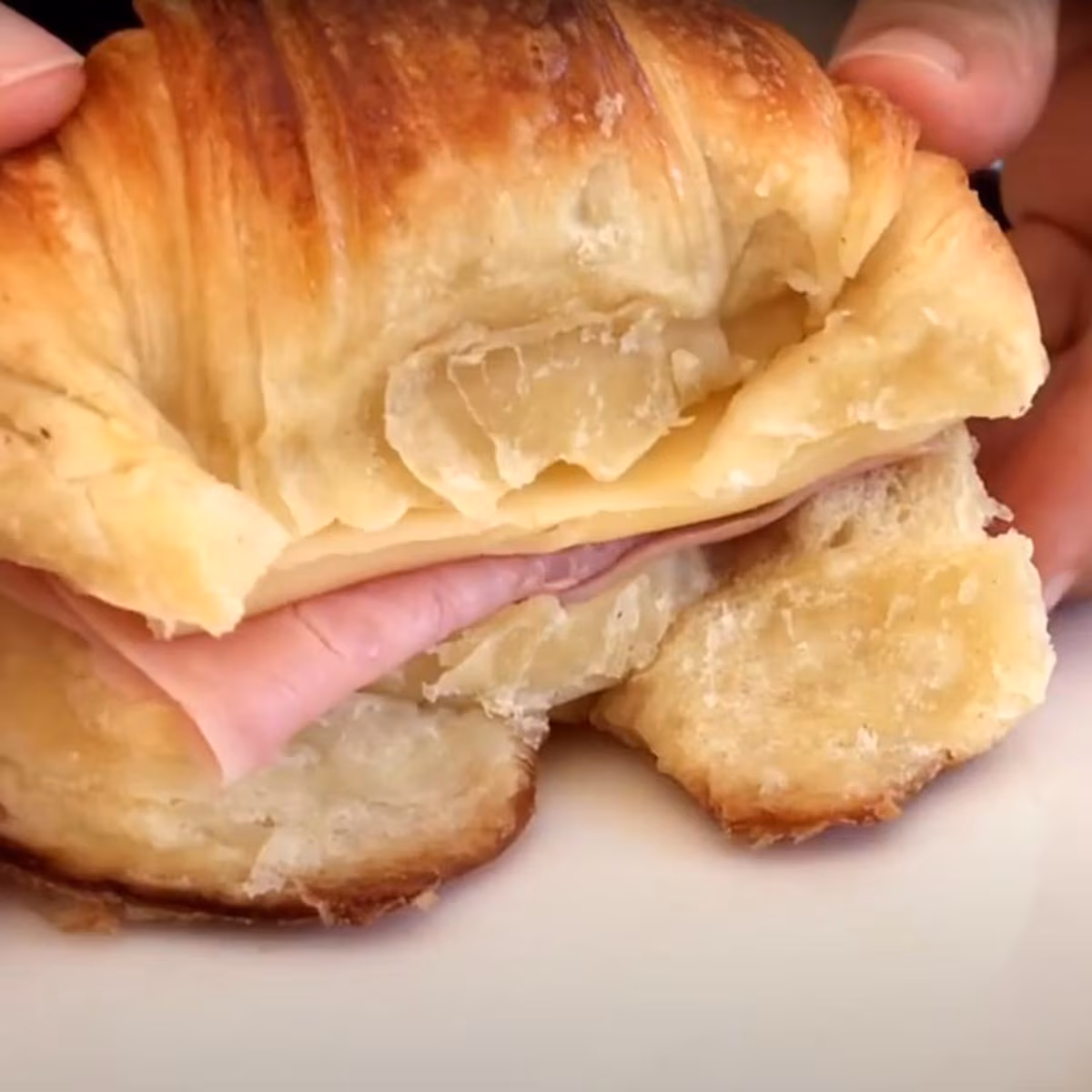 Medialunas jamón y queso x12